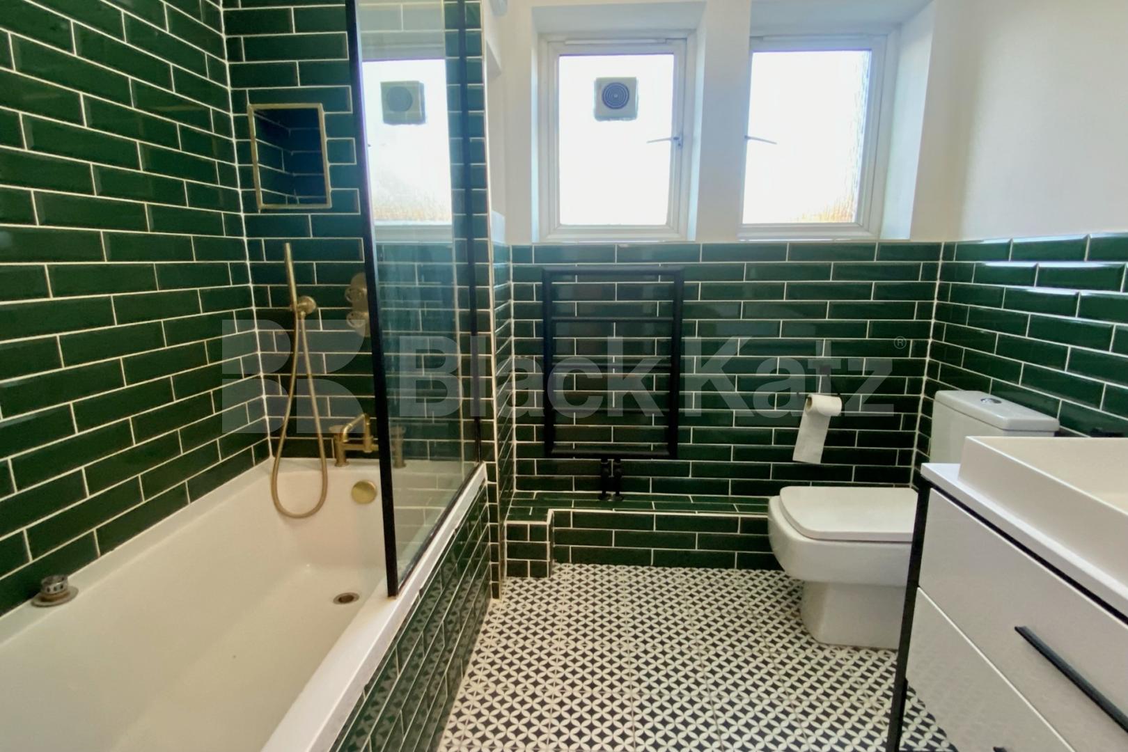 Superbly located & offering 765 Sq. Ft. of living & entertaining space  Dagnall st , Battersea Park